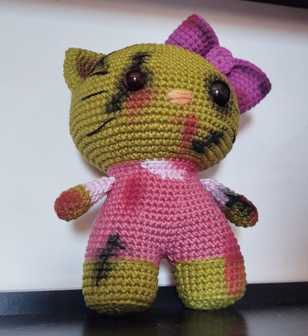 Hello Kitty Zumbi de Crochê Amigurumi