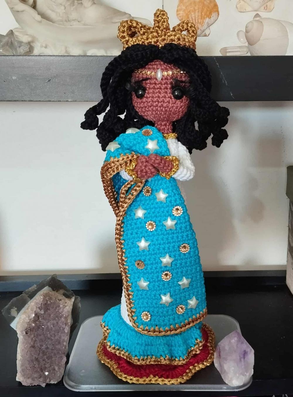 Santa Sara de Crochê Santa Amigurumi Santa dos ciganos