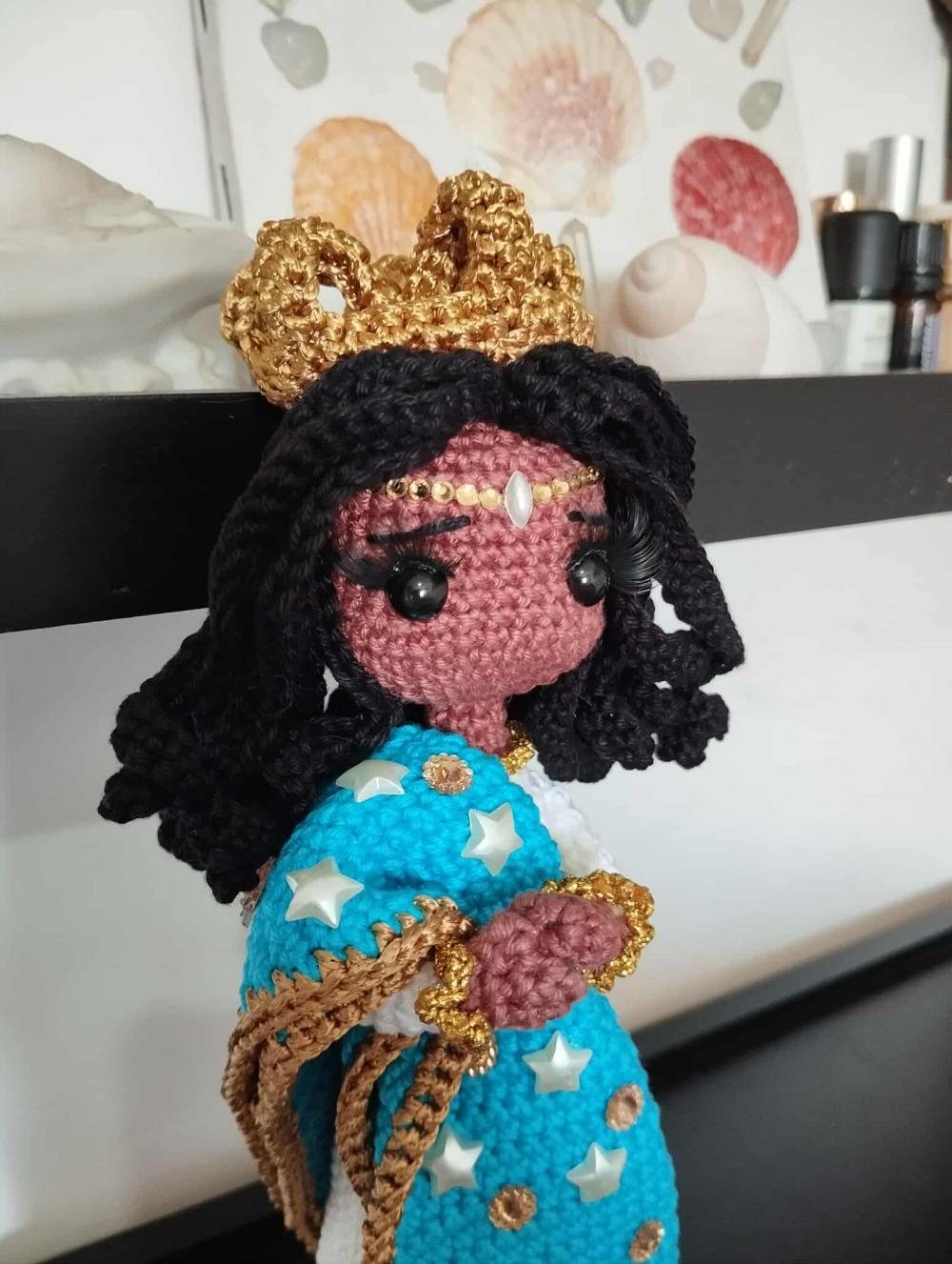 Santa Sara de Crochê Santa Amigurumi Santa dos ciganos