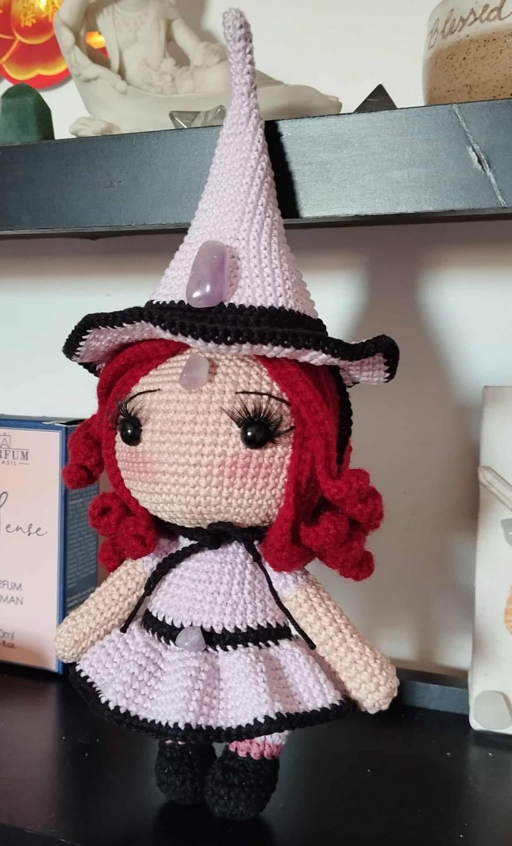 Bruxa Amigurumi Mística em Crochê Esoterismo Misticismo