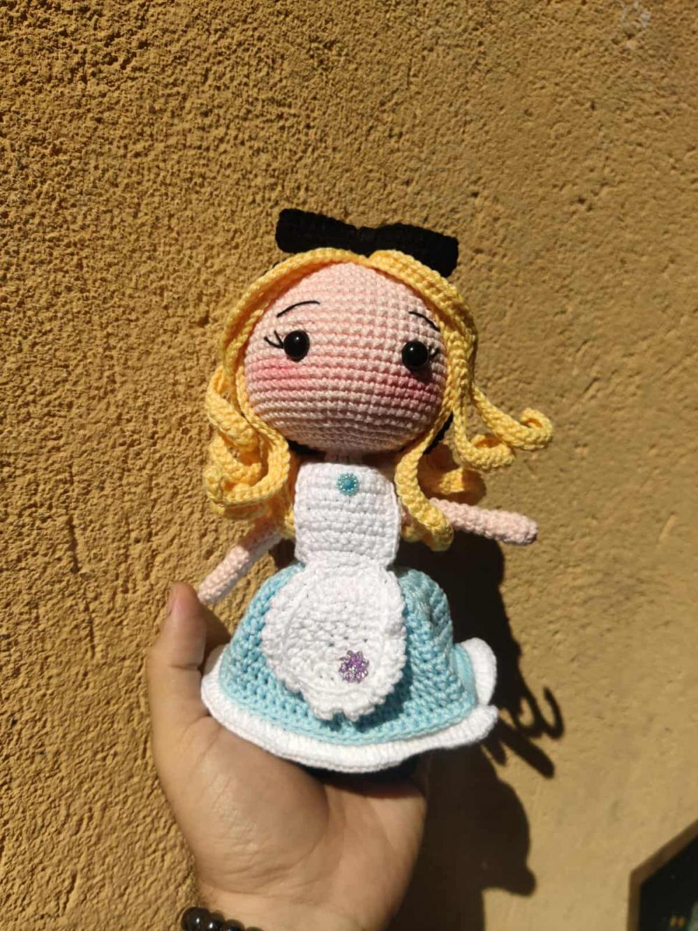 Alice no País das Maravilhas Amigurumi Crochê
