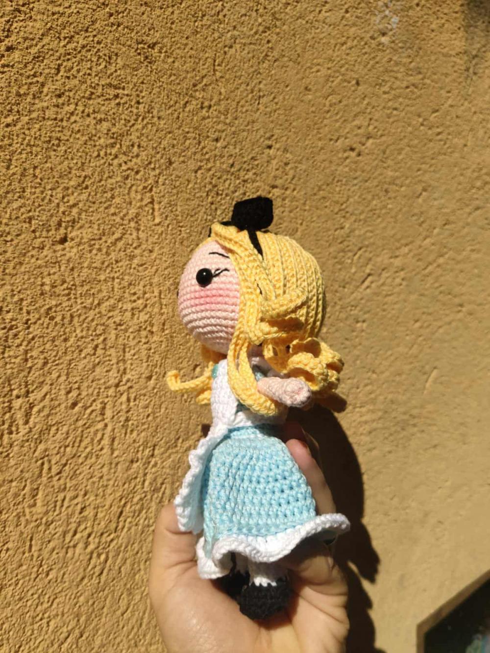Alice no País das Maravilhas Amigurumi Crochê