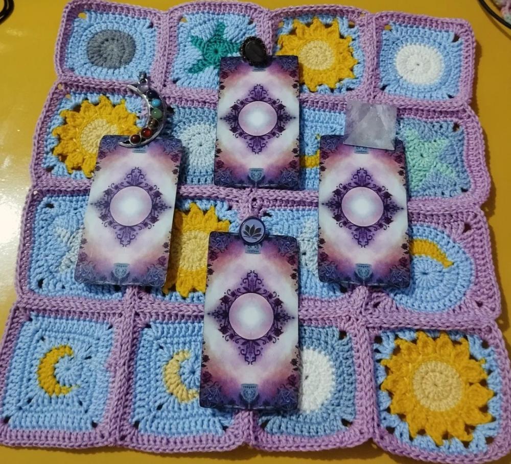 Toalha Esotérica para Tarô ou Altar em  Crochê
