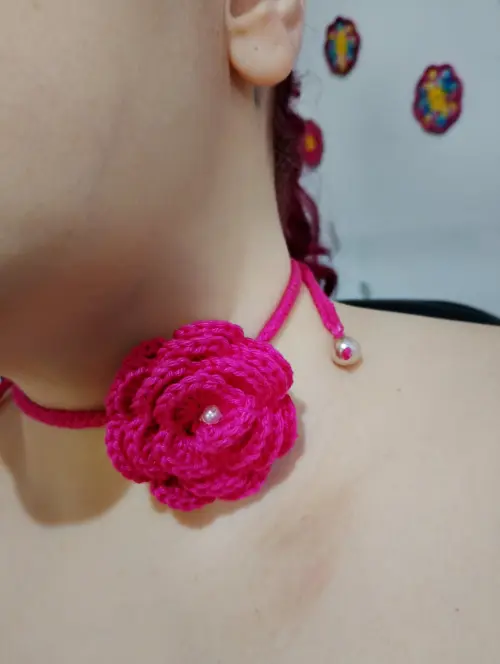 Colar Choker de Rosa