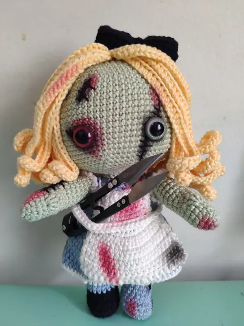 Alice no País das Maravilhas Zumbi em Crochê / Amigurumi