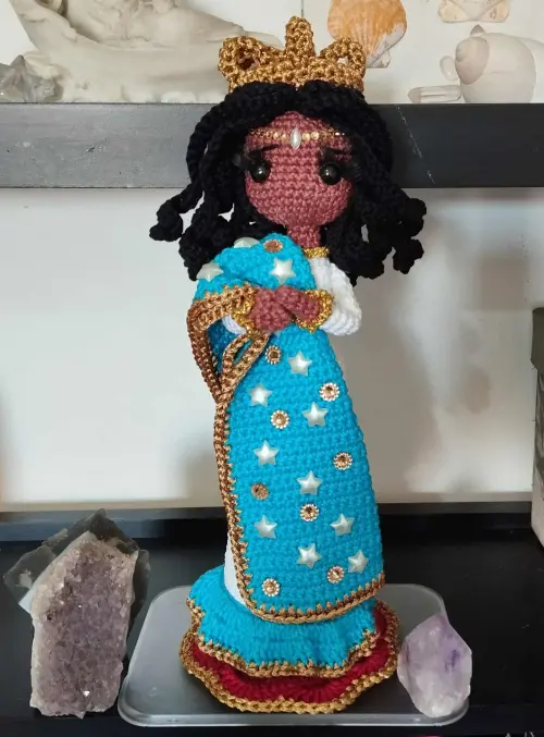 Santa Sara de Crochê Santa Amigurumi Santa dos ciganos