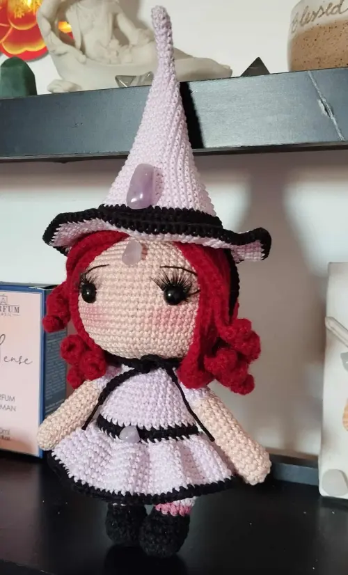 Bruxa Amigurumi Mística em Crochê Esoterismo Misticismo