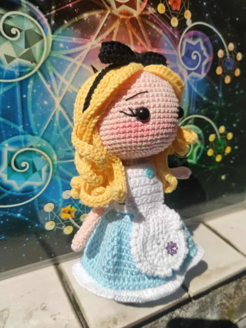 Alice no País das Maravilhas Amigurumi Crochê
