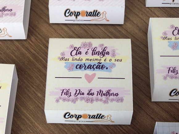 Chiclé com Capa Dia Internacional das Mulheres