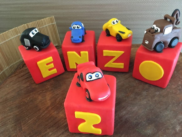 Cubo com letra Carros Disney