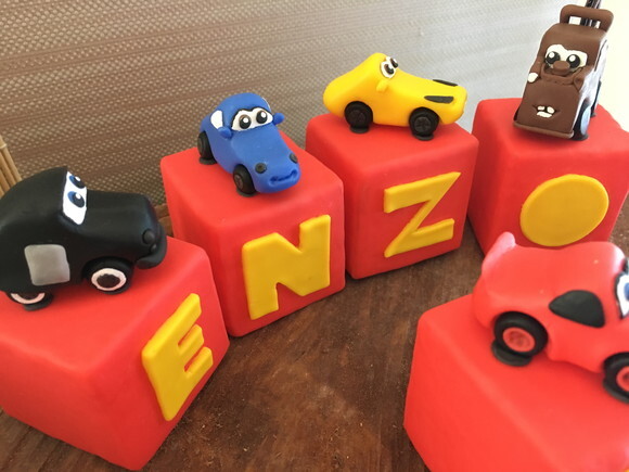Cubo com letra Carros Disney
