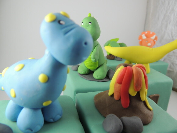 Cubo com letra Dinossauro biscuit