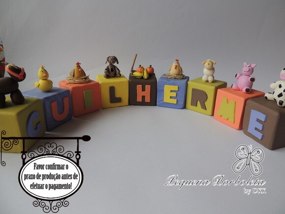 Cubo com letra Fazendinha biscuit