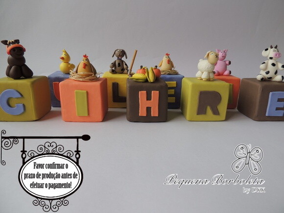 Cubo com letra Fazendinha biscuit