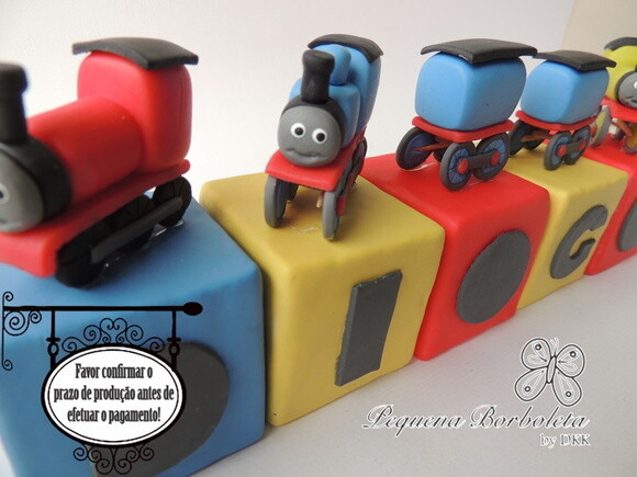 Cubo com letra Thomas e seus Amigos biscuit