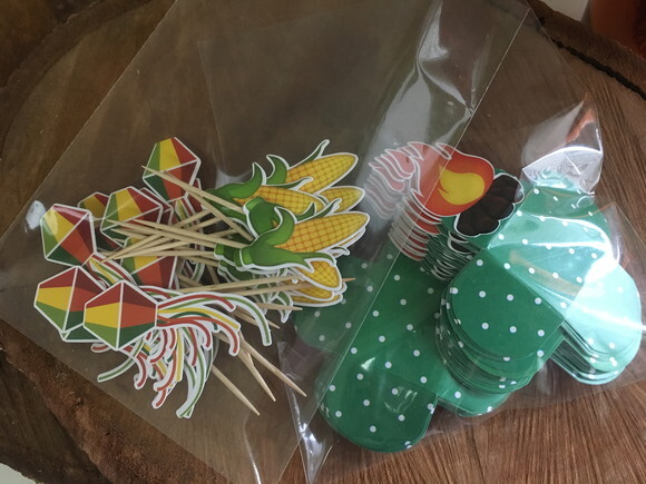 Kit Forminhas + Pins Festa Junina
