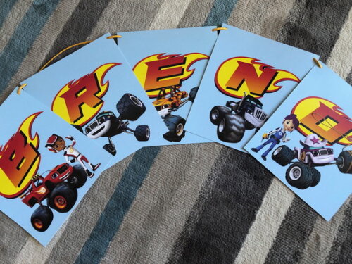 Bandeirinha de Papel Blaze And The Monster Machines
