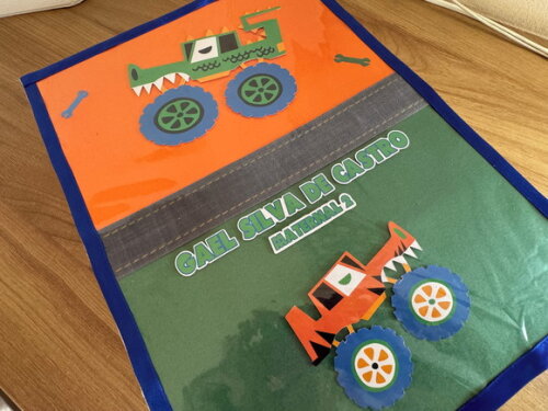 Caixa de Camisa Monster Truck (plastificada)