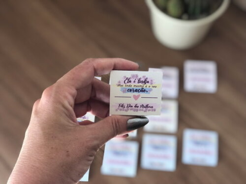 Chiclé com Capa Dia Internacional das Mulheres