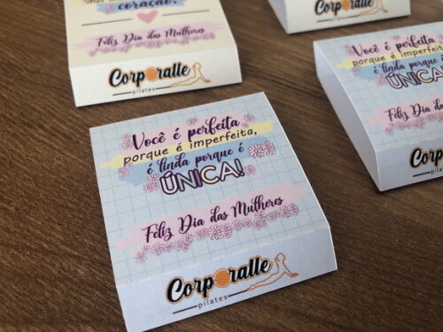 Chiclé com Capa Dia Internacional das Mulheres
