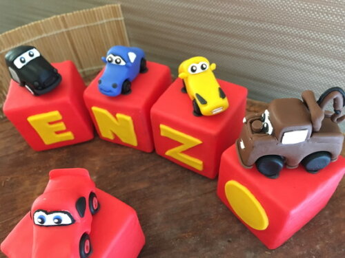 Cubo com letra Carros Disney