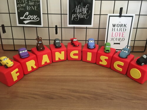 Cubo com letra Carros Disney