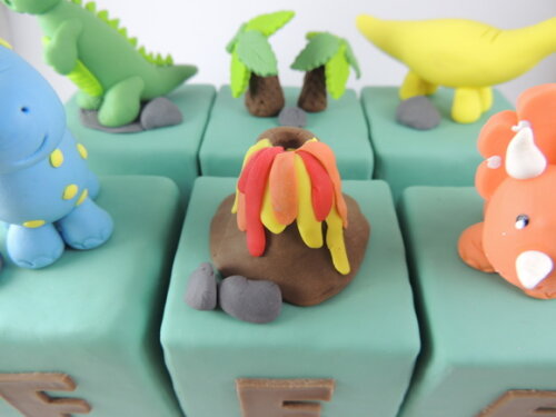 Cubo com letra Dinossauro biscuit