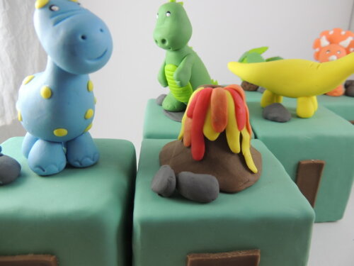 Cubo com letra Dinossauro biscuit