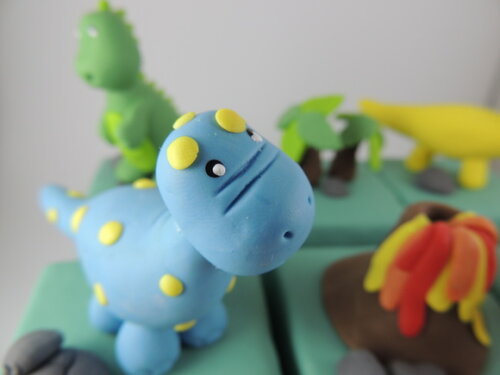 Cubo com letra Dinossauro biscuit