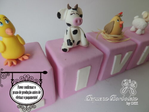 Cubo com letra Fazendinha rosa