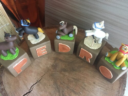Cubo com letra Haras biscuit