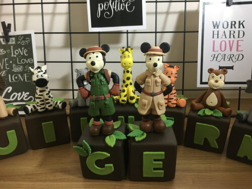 Cubo com Letra Mickey Safári