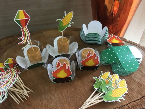 Kit Forminhas + Pins Festa Junina