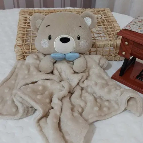 Naninha antialérgica para bebê com ursinho em plush