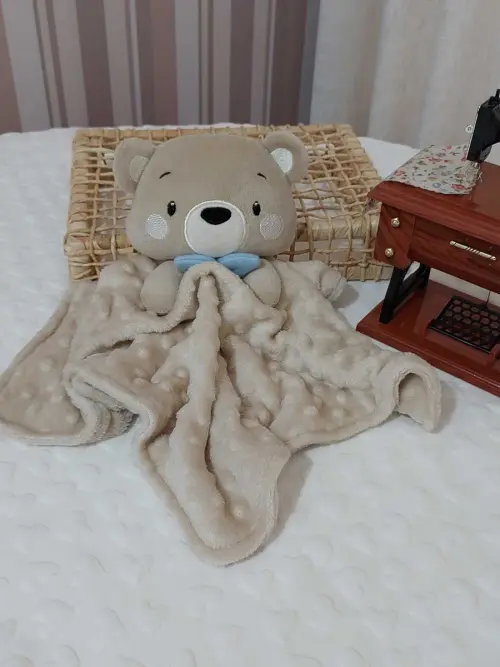 Naninha antialérgica para bebê com ursinho em plush