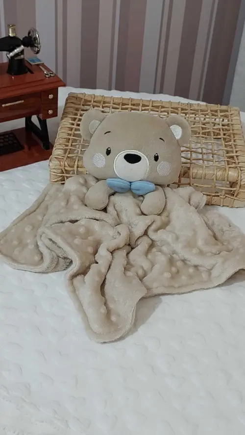 Naninha antialérgica para bebê com ursinho em plush