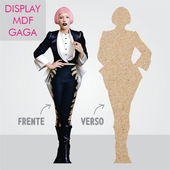 Display Lady Gaga - 1,6m - com Emenda