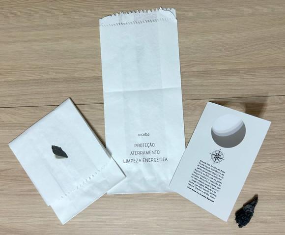 Cartão Personalizado + Cristal Cianita Preta. Pct c/ 12 Kits