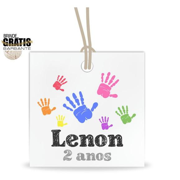Tag infantil quadrada mãos tinta