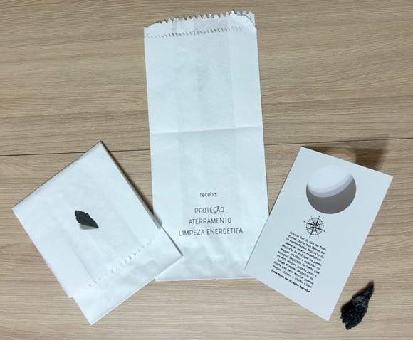 Cartão Personalizado + Cristal Cianita Preta. Pct c/ 12 Kits