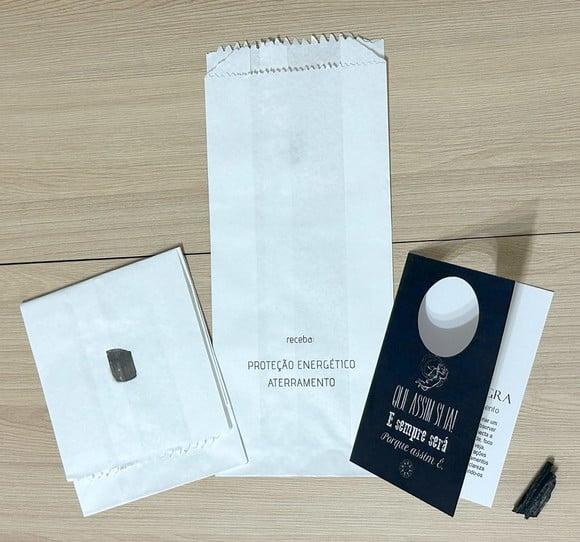 Cartão Personalizado + Cristal Turmalina Negra. Pct C/12kits
