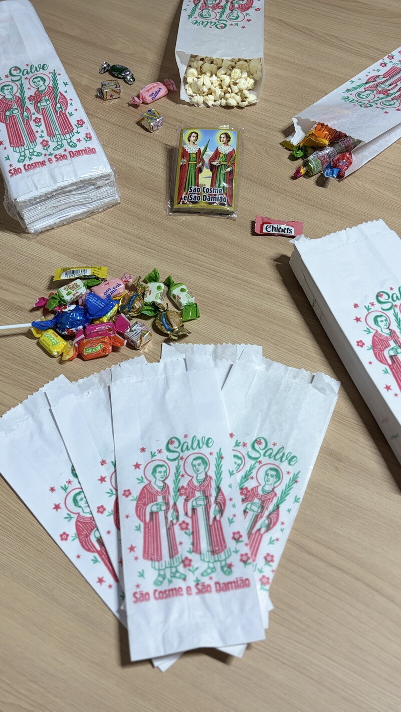 Saquinho de Papel Cosme e Damião Branco 200 un + 200 Santinhos d
