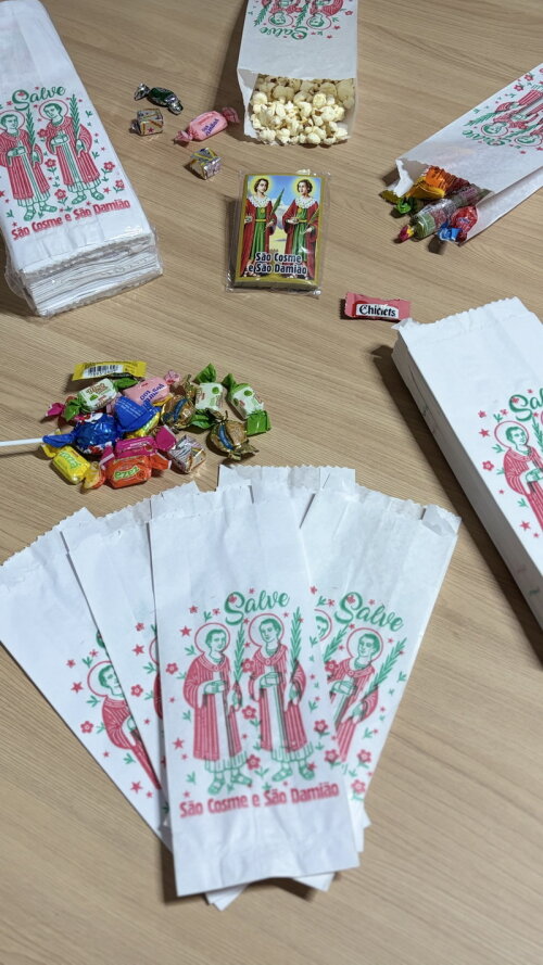 Saquinho de Papel Cosme e Damião Branco 200 un + 200 Santinhos d