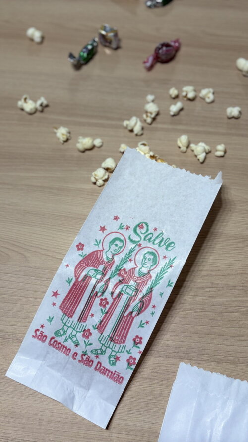 Saquinho de Papel Cosme e Damião Branco 300 un + 300 Santinhos d