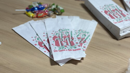 Saquinho de Papel Cosme e Damião Branco 500 un + 500 Santinhos d
