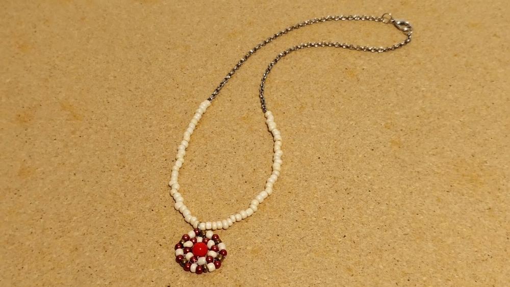 Colar com corrente Prata e pingente Mandala vermelha