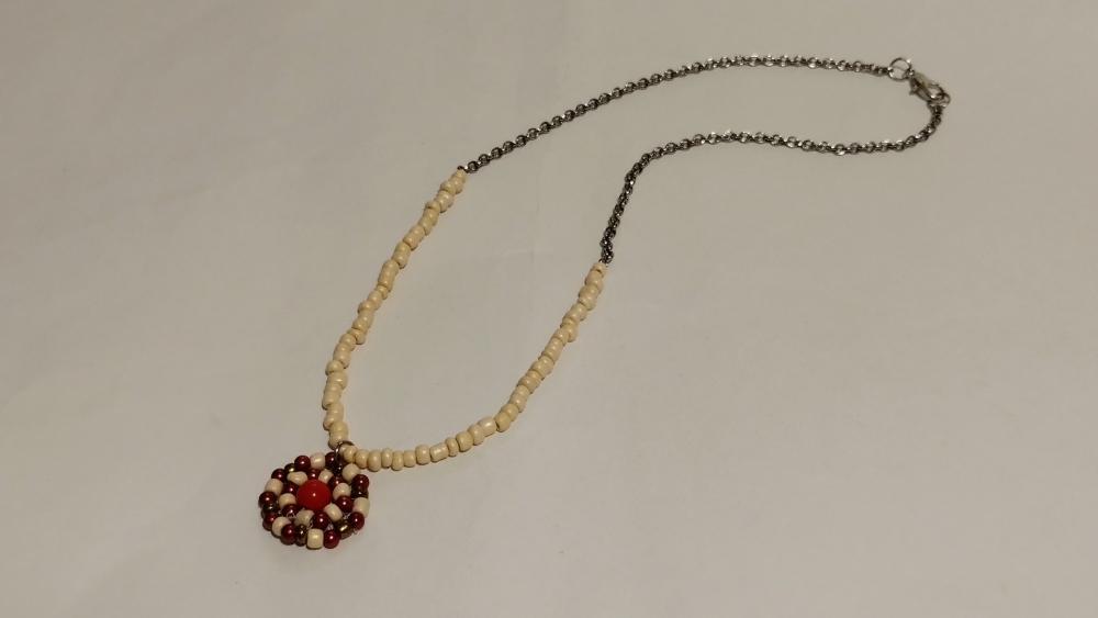 Colar com corrente Prata e pingente Mandala vermelha