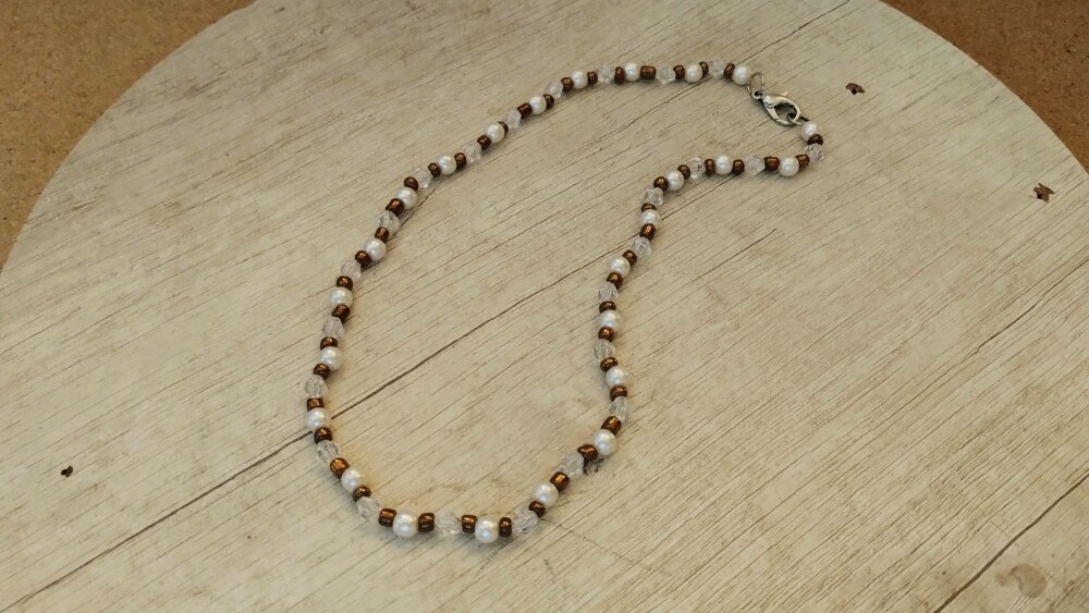 Gargantilha de Pérolas e Cristais