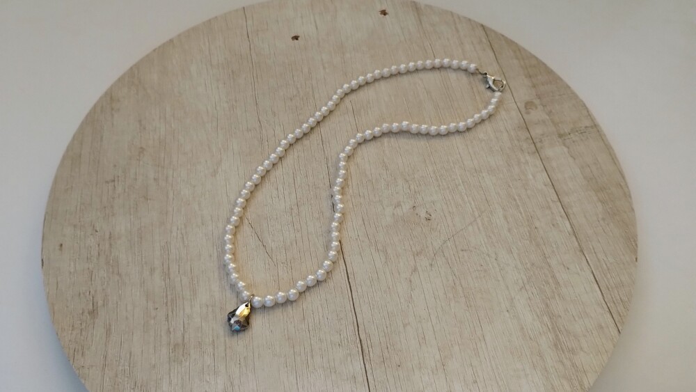 Colar de Pérolas com pingente Aço