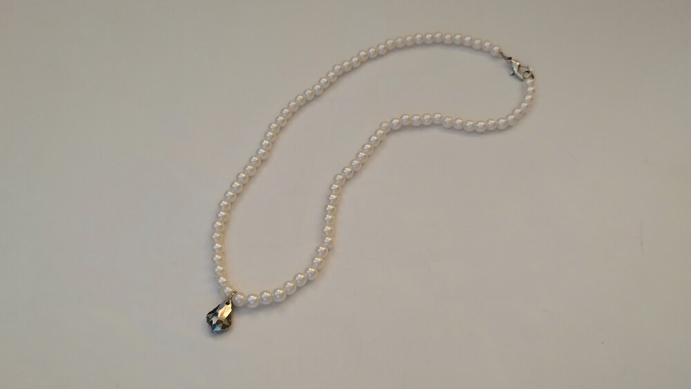 Colar de Pérolas com pingente Aço